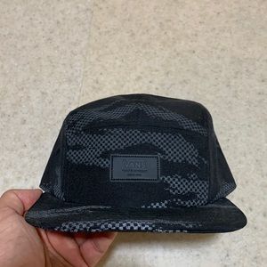 Black vans hat 5 (five) panel
